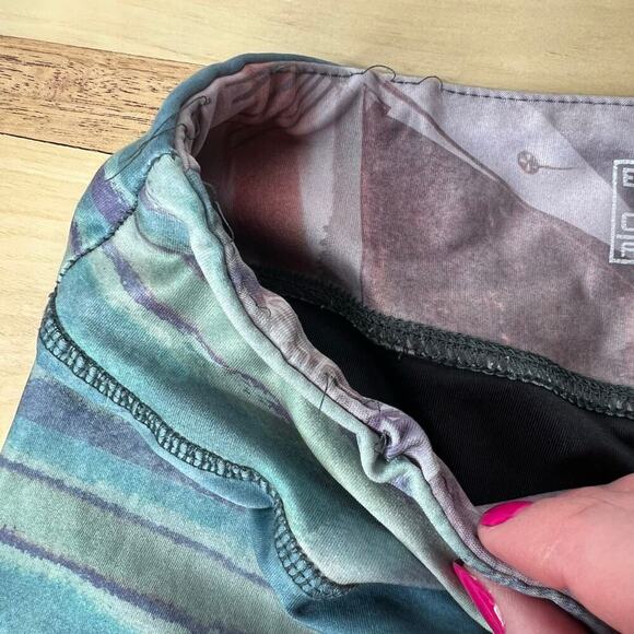 Evolution & Creation Southwestern Aztec Leggings Size Small Yoga Pants *Flaw* - Picture 9 of 11